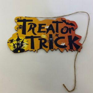 WOODEN HANGING DECO TREAT TRICK 17.5X10C