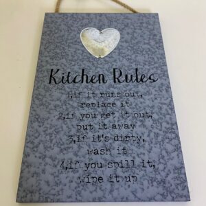WOODEN ORNAMENT FAMILY RULE/HEART