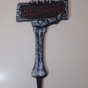 HALLOWEEN DECO PLASTIC BEWARE /EACH