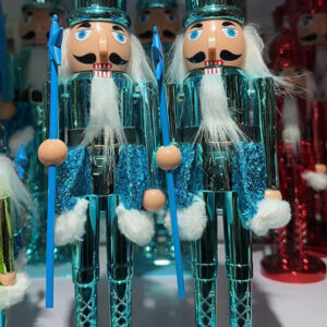 NUT CRACKER PLASTIC H+-28CM/EACH