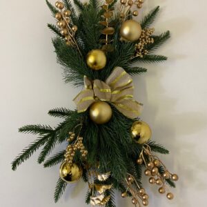 X'MAS DECO WREATH WITH HESSIAN BOW 54CM