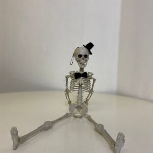 SKELETON HANGING GROOM HAT&BOW 37CM ARW