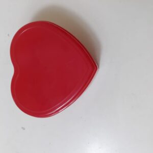 PLASTIC BOX HEART WITH LID 8X8X4.5CM/EAC