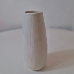 VASE WHITE HIGHT 20CM EACH