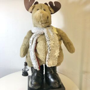 STANDING DEER WITH LANTERN H1.1M/AECH