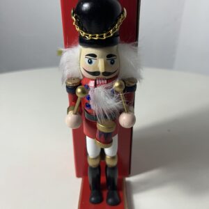 WOODEN NUTCRACKER 4 ASST.H18CM/EACH