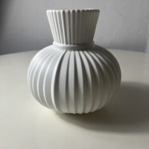 VASE PLASTIC WHITE ROUND LYNGBY TURA (L)